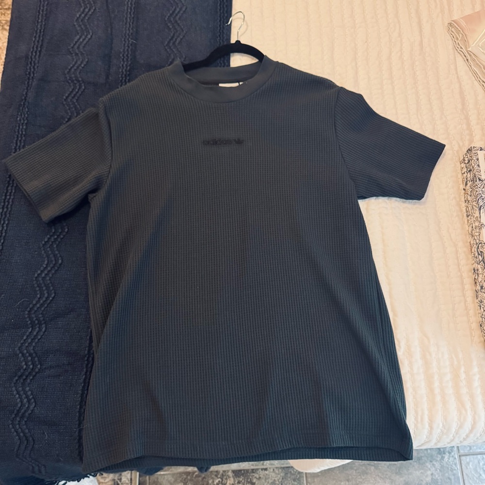 Adidas waffle  tee Men’s size med . NWT.